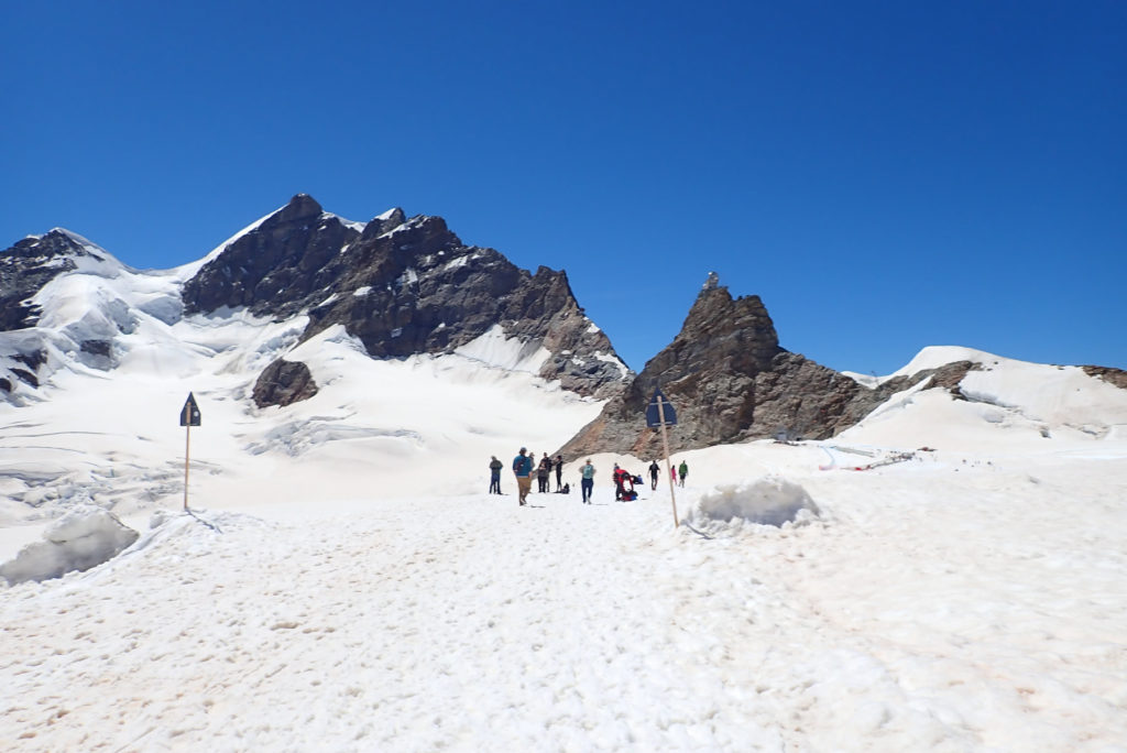 Atrás queda el Jungfraujoch y el Jungfrau